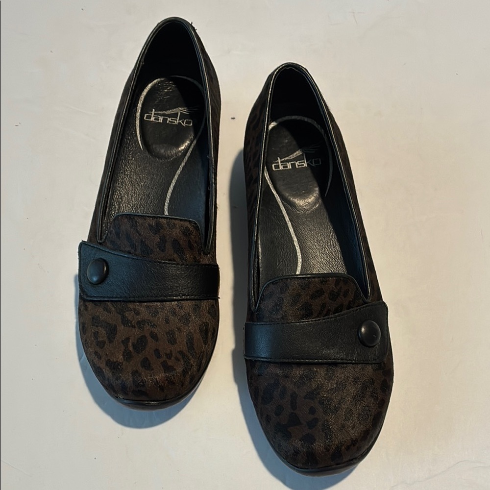 Dansko Olena flat shoes
Real fur leather 
Size 38/7.5–8 women’s